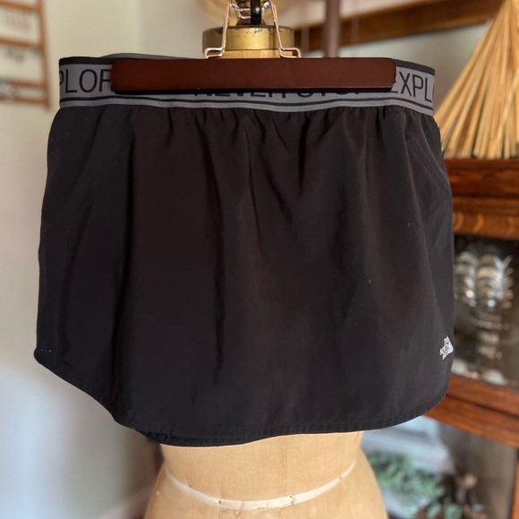 The North Face black skort - Picture 1 of 7